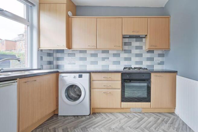 2 bed Terraced to rent Image 5