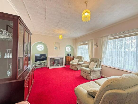 Rawlin Close 15 - Lounge FP.jpg