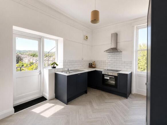 2 bed Apartment to rent Image 4