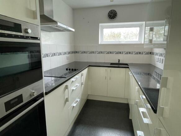 Kitchen1.jpg