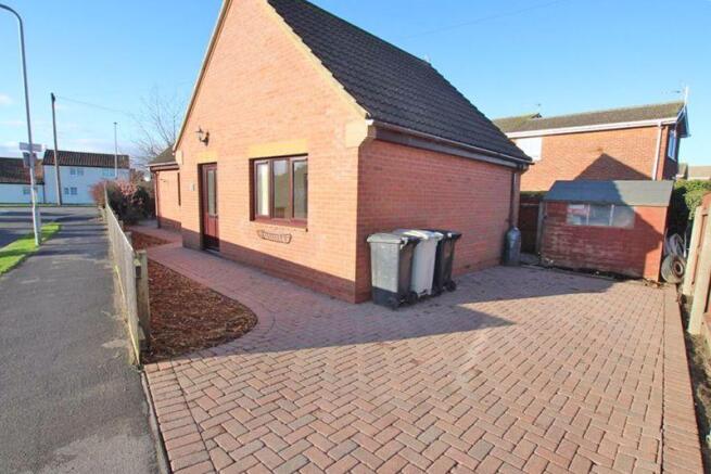Driveway, fron...
