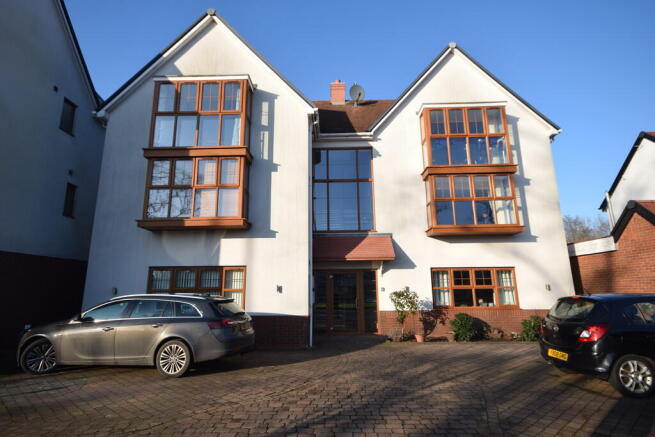 1-bed flat on Highfield Road, Hall Green, £145,000
