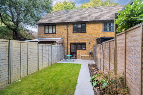 Stunning Walderslade Woods | Two Double Bedrooms | New Fitted Bathroom | Garage and Parking