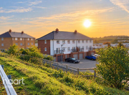 Armstrong Road, Luton