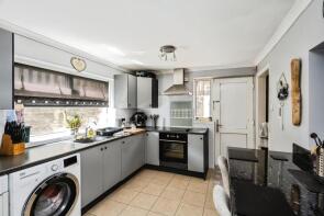 42, Nixon Terrace, Morriston, Swansea SA6 8EJ
