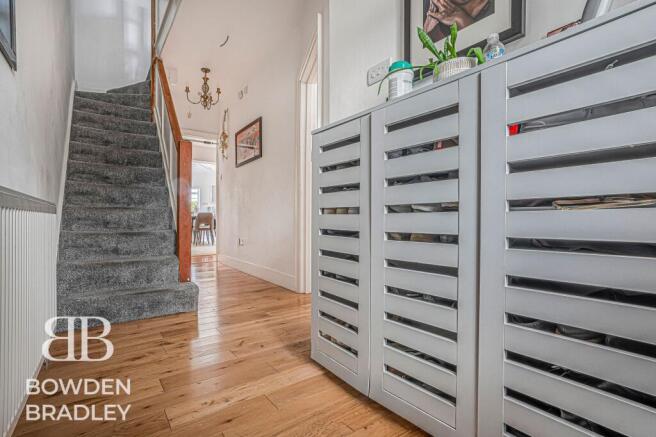Stradbroke Grove, Clayhall, IG5 photo 4