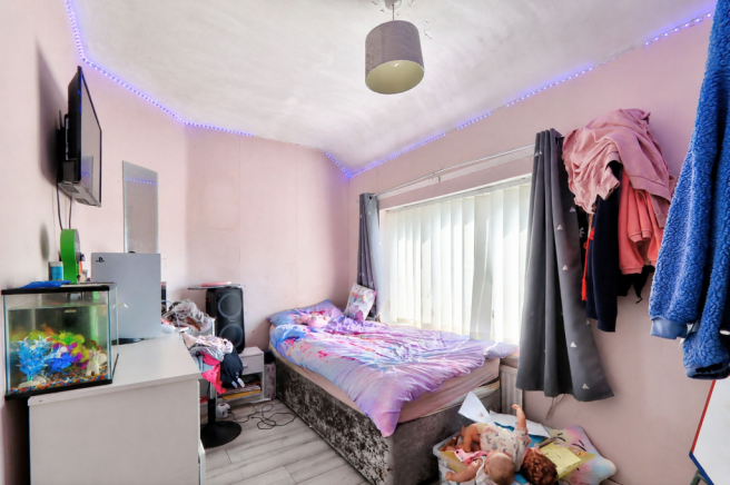 3 bed Terraced for sale Image 9