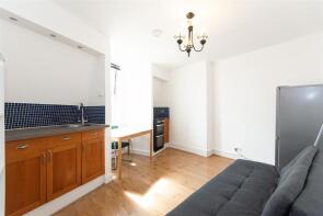 197c, Replingham Road, London SW18 5LY