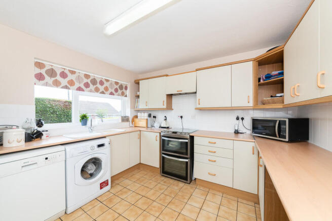 Kitchen/Breakfast...