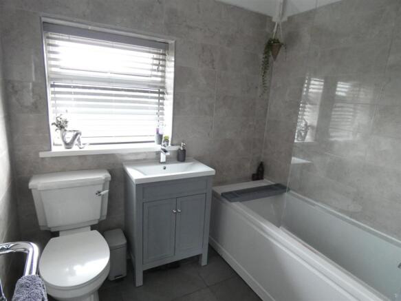 FEATURE BATHROOM