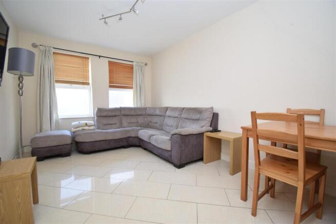 3 bed Town House to rent Image 4