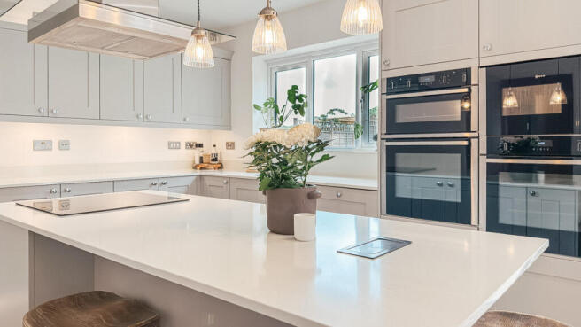 4 bed Detached for sale Image 9