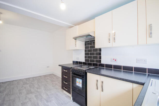 2 bed Terraced to rent Image 5