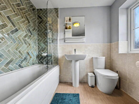 4 bed Detached for sale Image 12