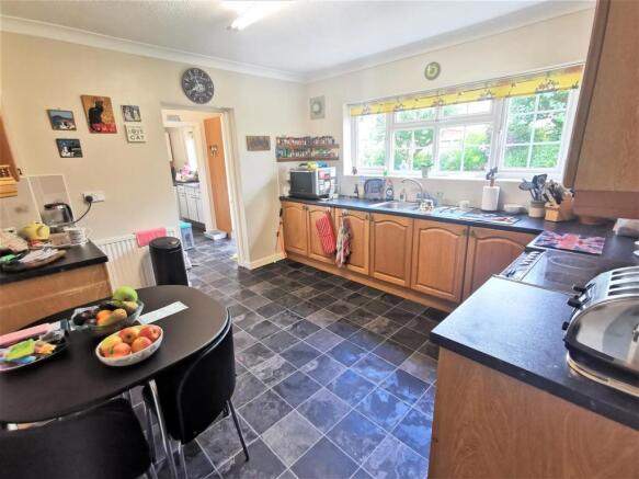 KITCHEN BREAKFAST ROOM