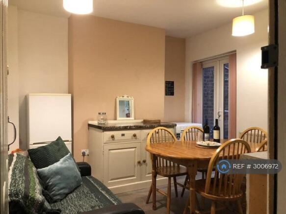1 bed House Share to rent Image 7