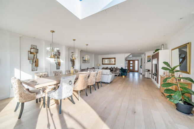 1395526-6-695e603...