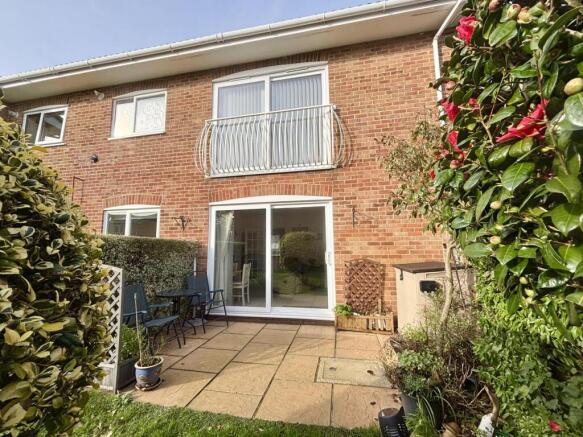2-bed flat on Waterford Place, Highcliffe on Sea, £299,950