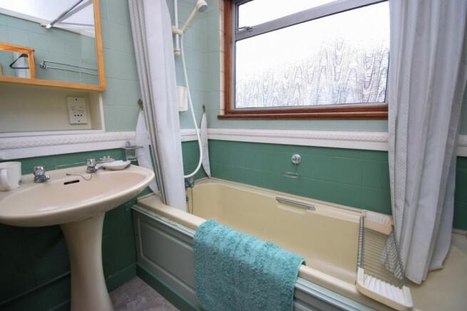 Bathroom (first floo