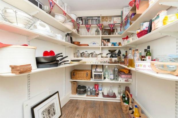 WALK IN PANTRY