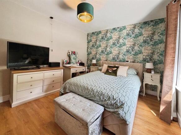 2 bed Semi-Detached for sale Image 12