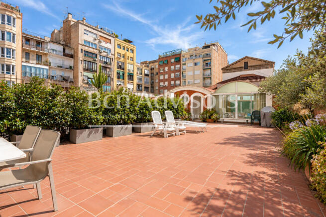 estupendo-y-amplio-piso-con-enorme-terraza-en-f...