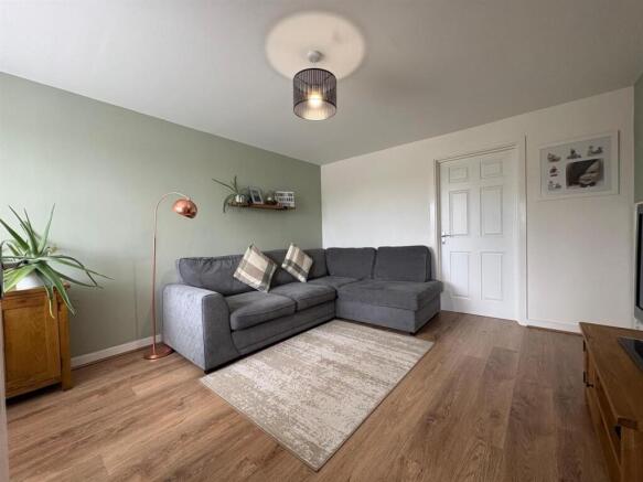 3 bed Semi-Detached for sale Image 12