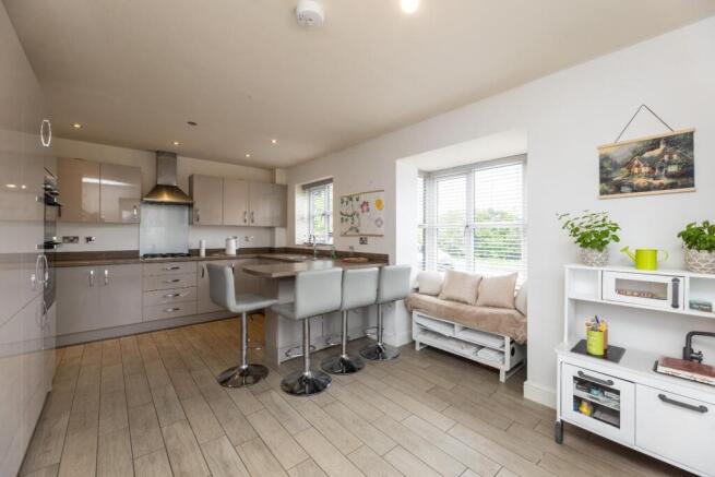 4 bed Detached for sale Image 4