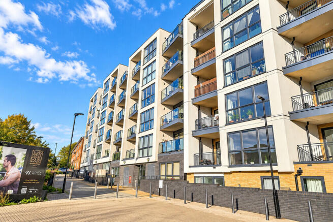 Sunny Modern Apar...