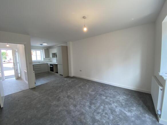 2 bed Semi-Detached to rent Image 2