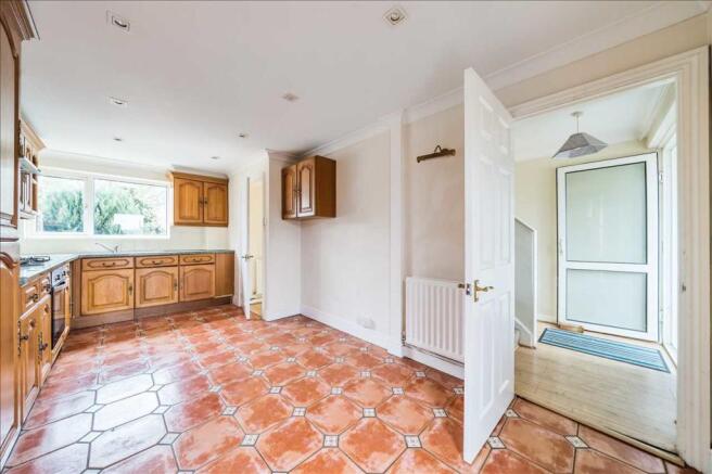 KITCHEN / DINING