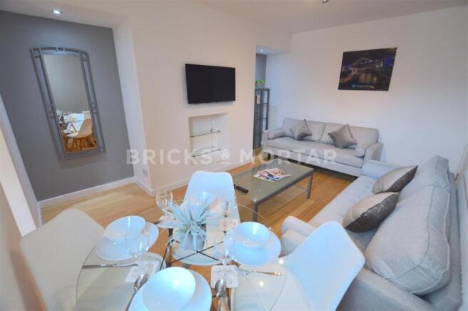 165 Cartington Terrace Lounge (2).jpg