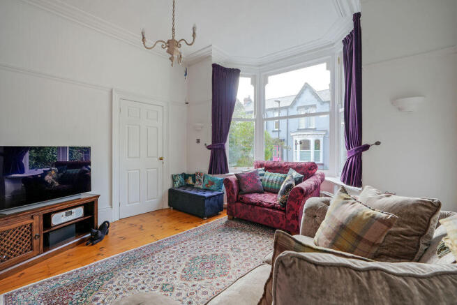 5 bed Semi-Detached for sale Image 6