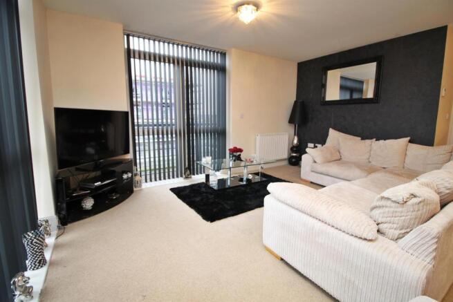Lounge/Dining Area