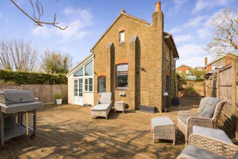Hertford Heath - 4 Bedroom House with Detached One Bed Annexe