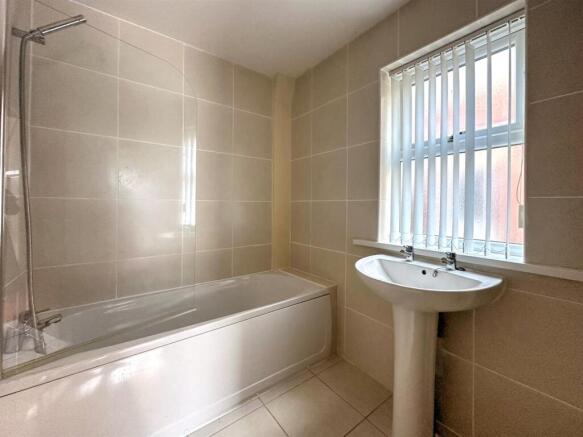 BATHROOM/WC