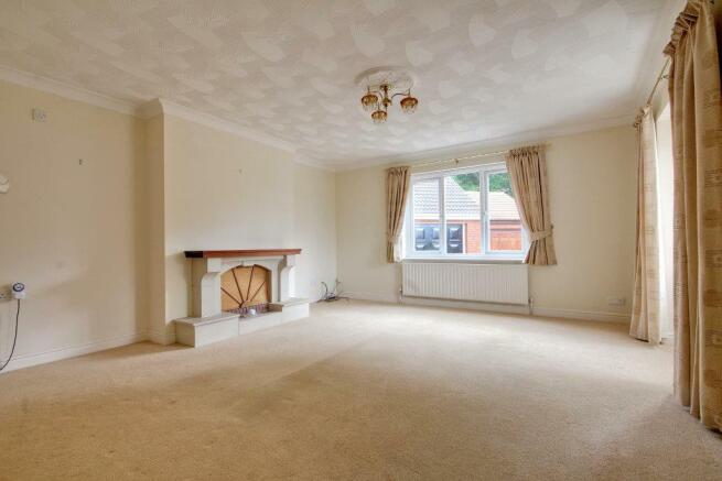 Good size Lounge