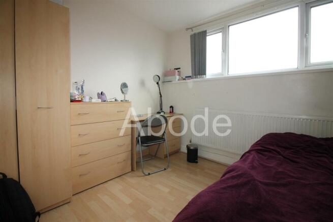 3 bed Flat to rent Image 7