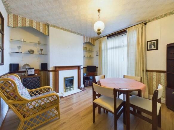 Dining room: