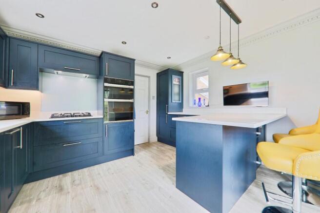 4 bed Detached for sale Image 2