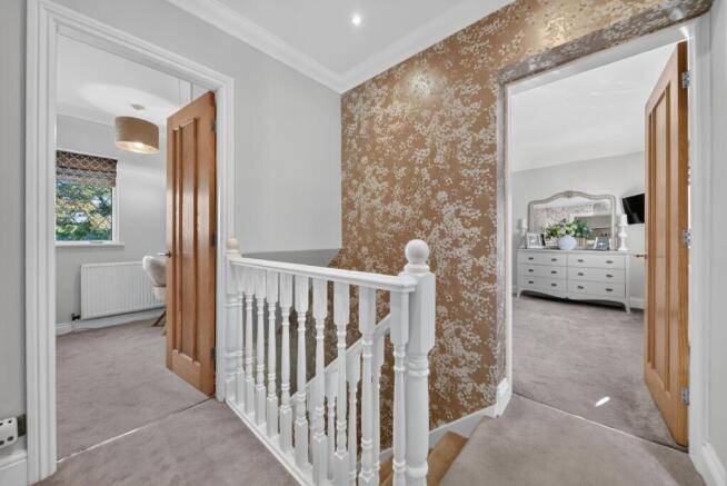 4 bed Detached for sale Image 7