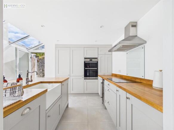 Kitchen (2).jpg