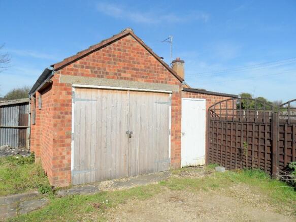 GARAGE & WORKSHOP