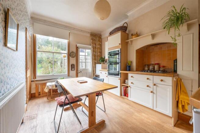 Monkhams Avenue, IG8