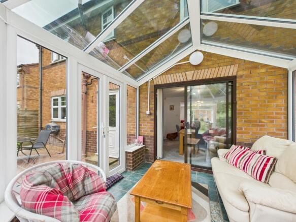 4 bed Detached for sale Image 10