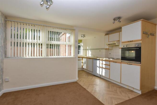 2 bed Town House to rent Image 2