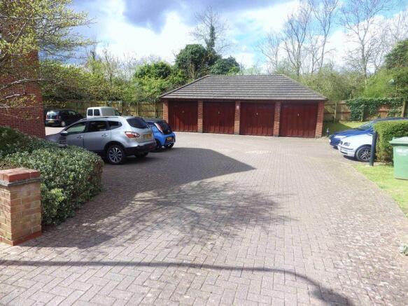 Garage & P...