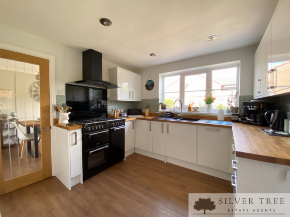 3 bed Detached for sale Image 5
