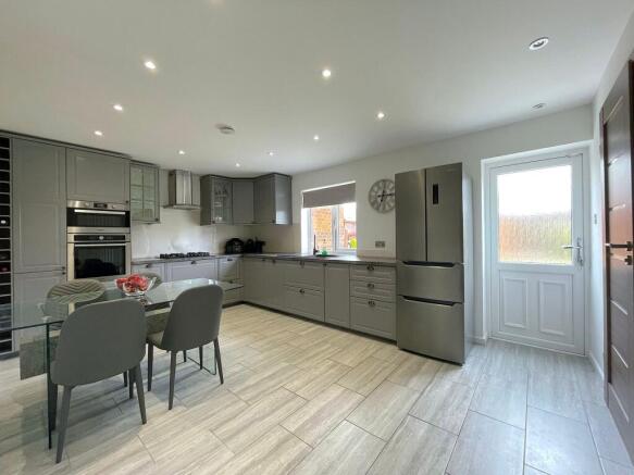 Kitchen/Dining Room (1)