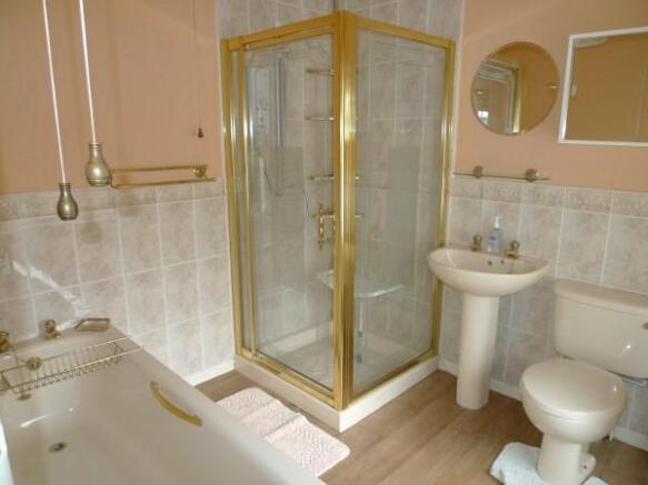 EN SUITE BATHROOM
